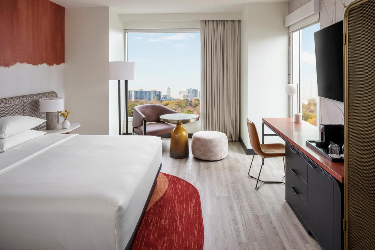 Corner King Room - High Floor