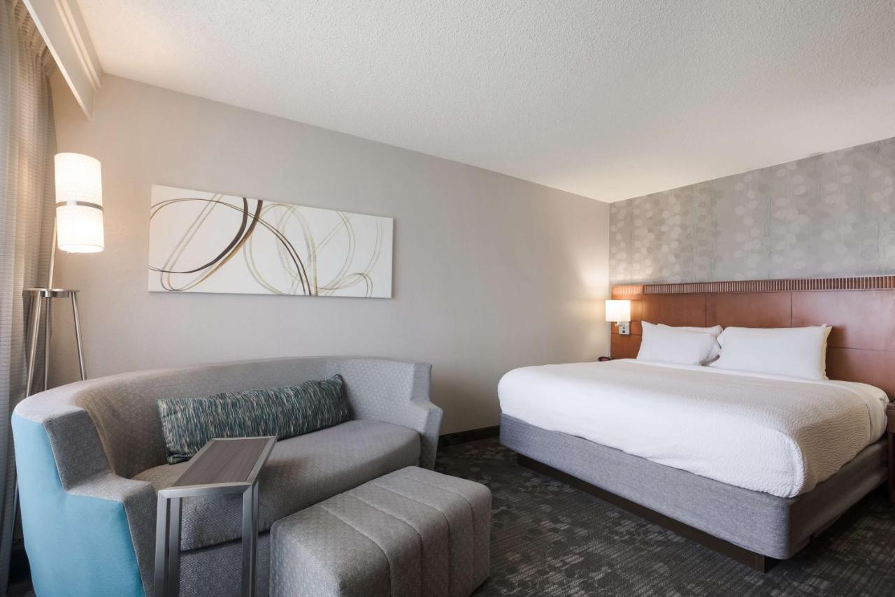 Deluxe King Room Balcony