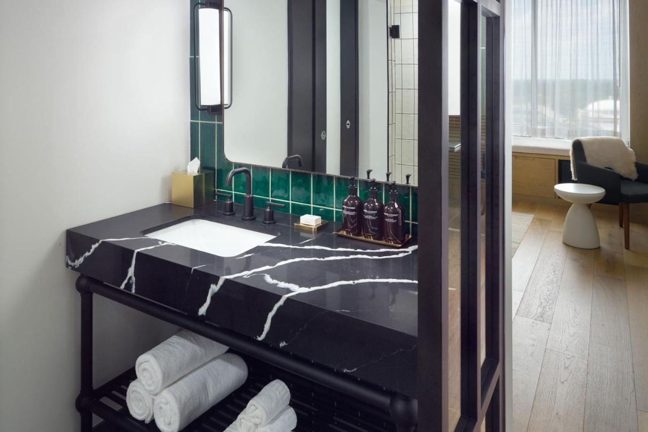 High Floor Deluxe King Guest Room