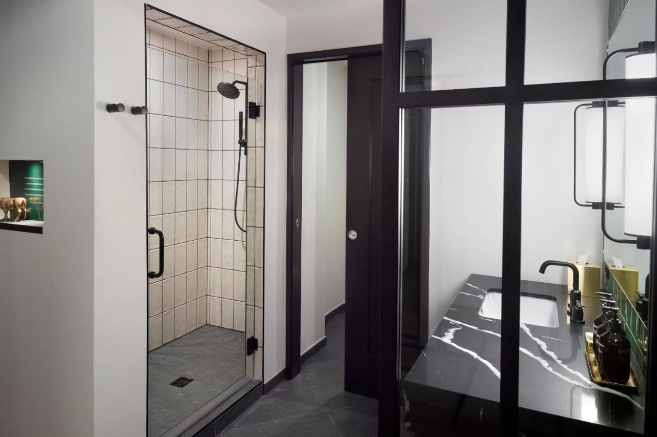 High Floor Deluxe King Guest Room