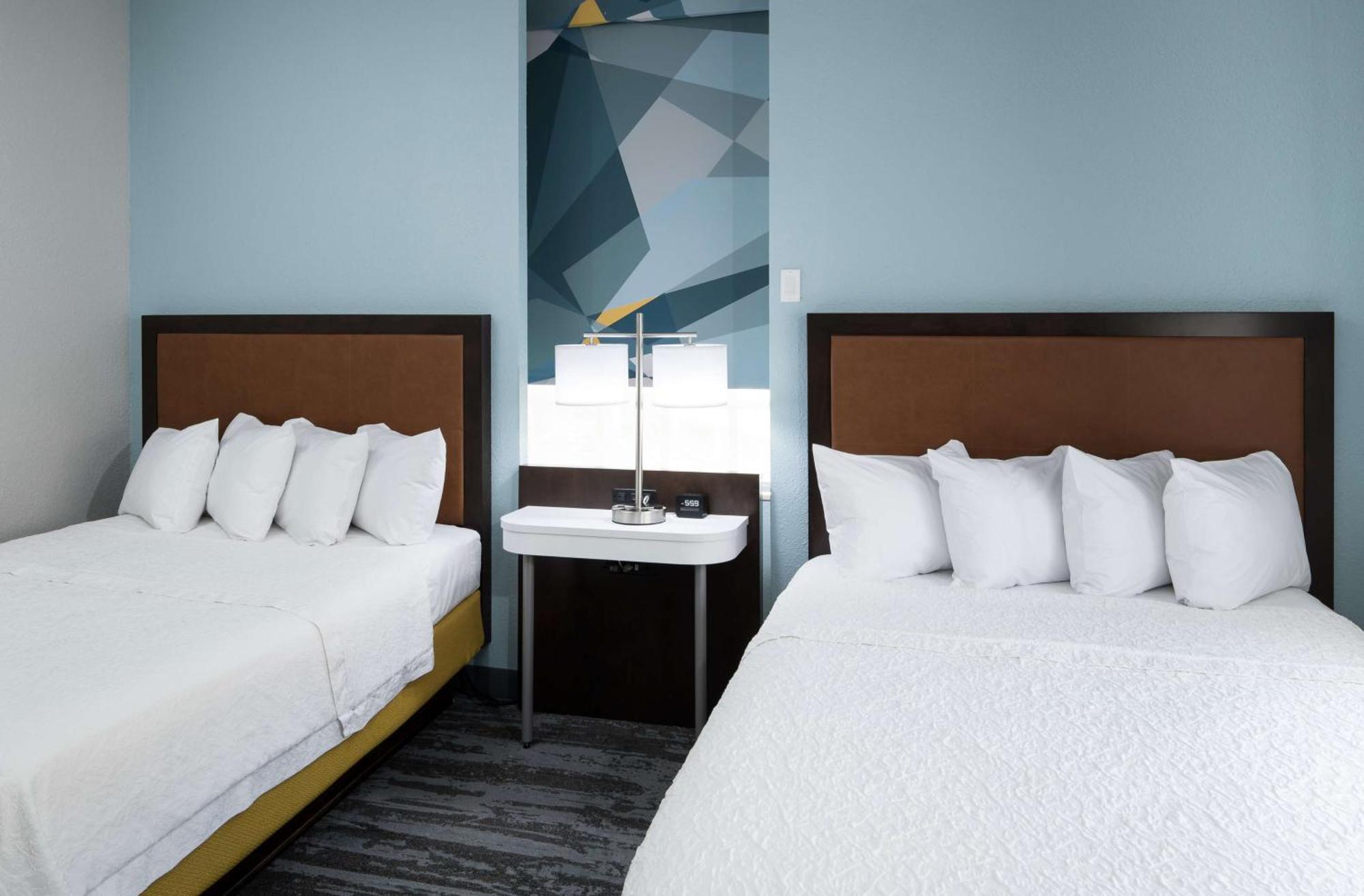 Queen Room with Two Queen Beds - Hearing Access