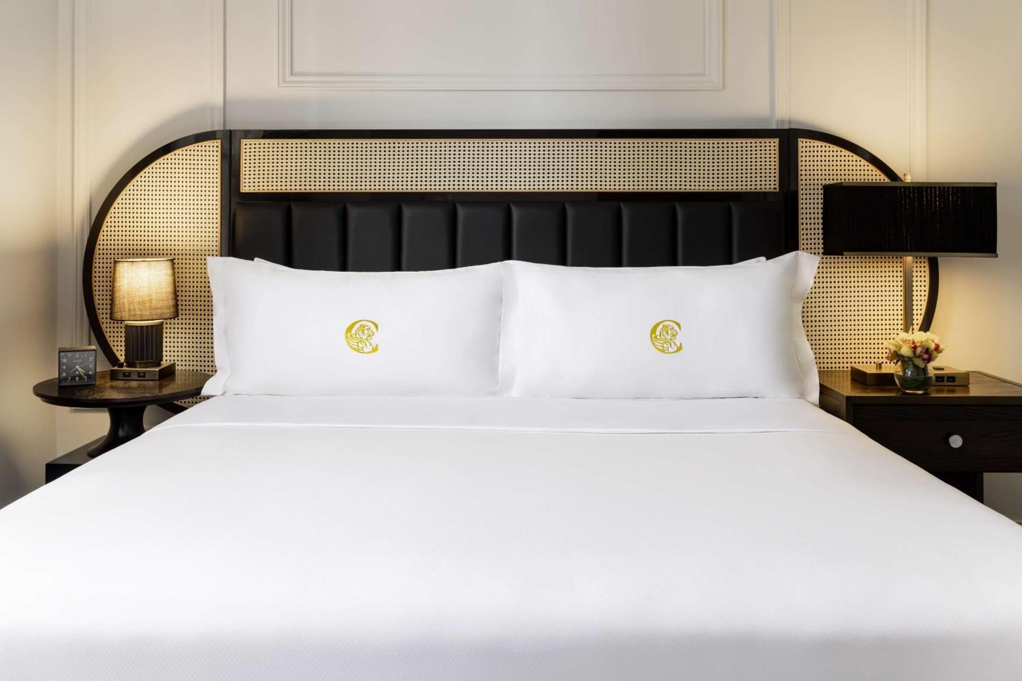 Deluxe King Room City View