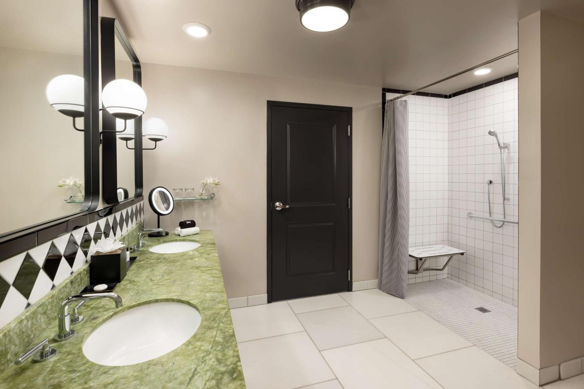 One-Bedroom King Suite City View