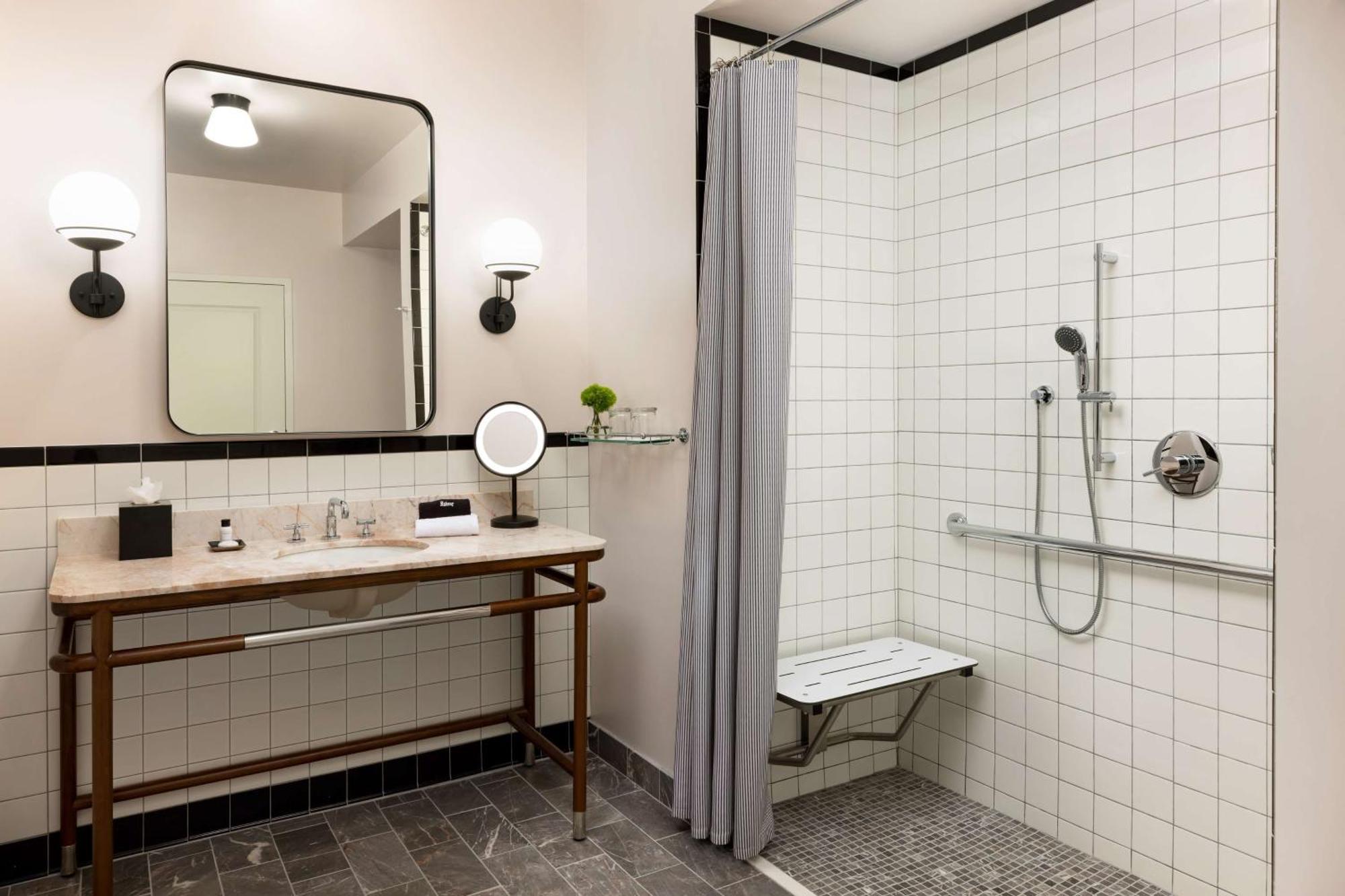 King Room with Roll-In Shower - Mobility Access,1506805270:JPEG