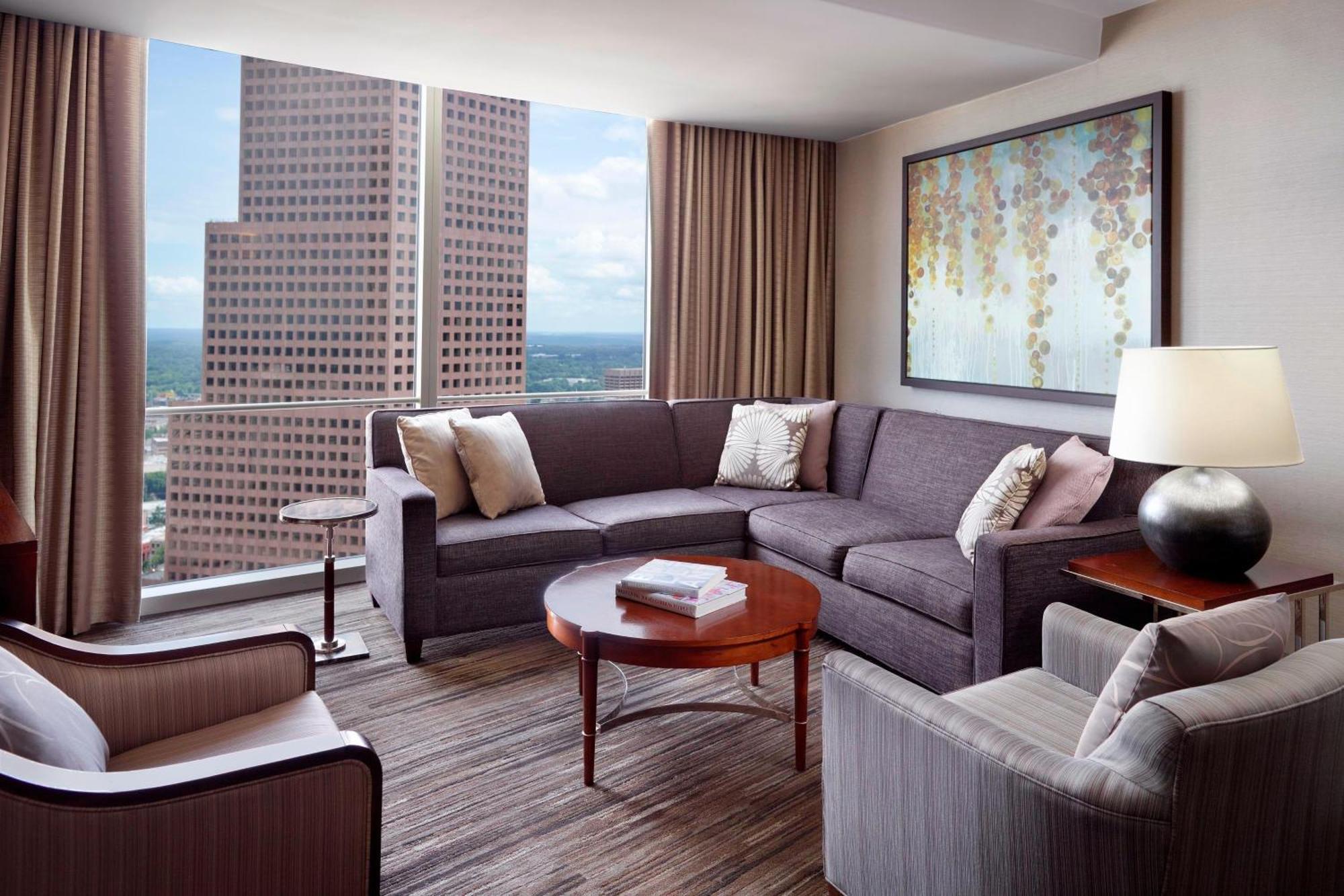 Executive Suite 1 Bedroom Junior Suite 1 King Mid floor