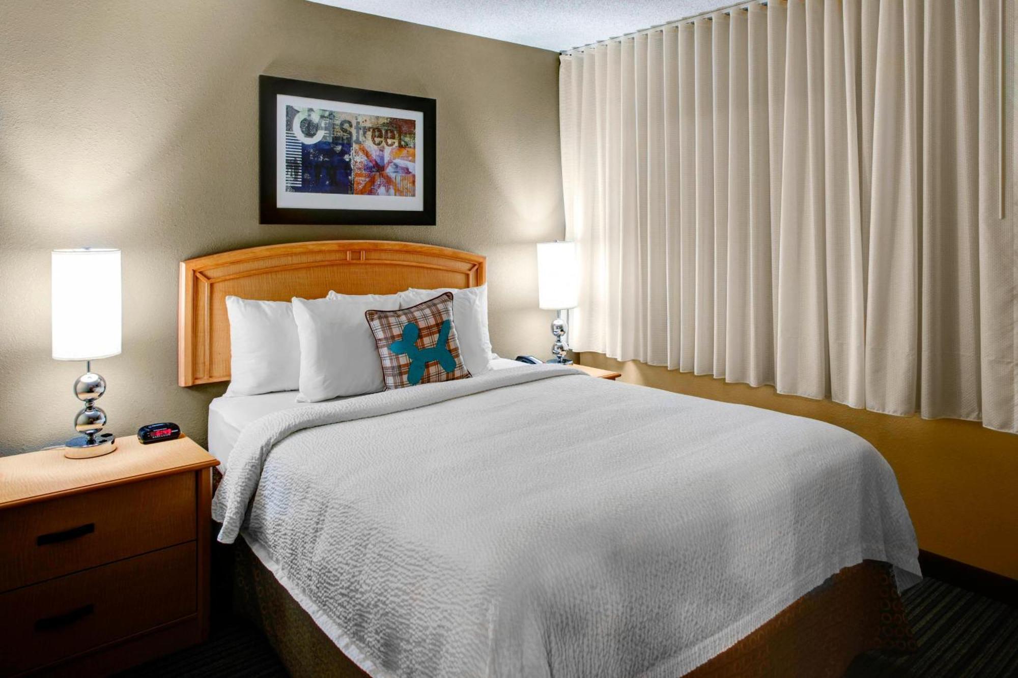 One-Bedroom Queen Suite,1634415550:JPEG