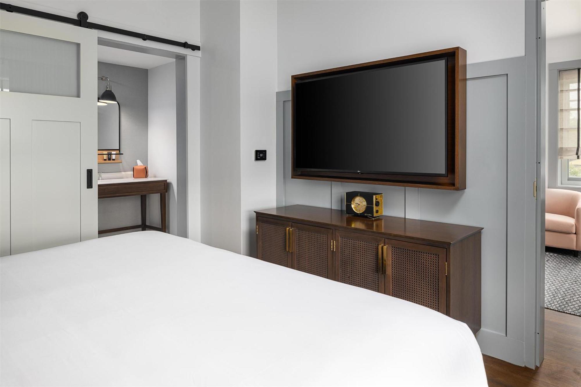 Queen Room Two Queen Beds Hearing Access