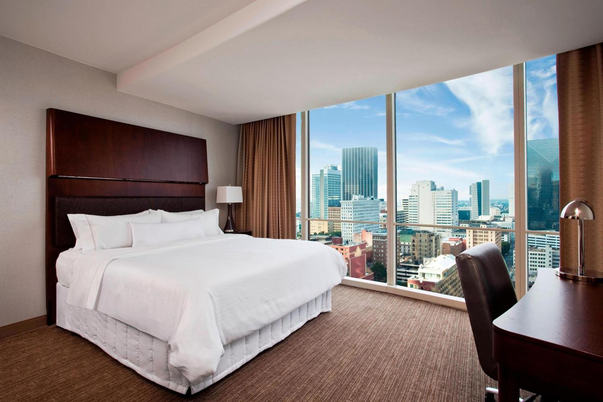 Guest room 1 Queen Sofa bed Skyline view High floor