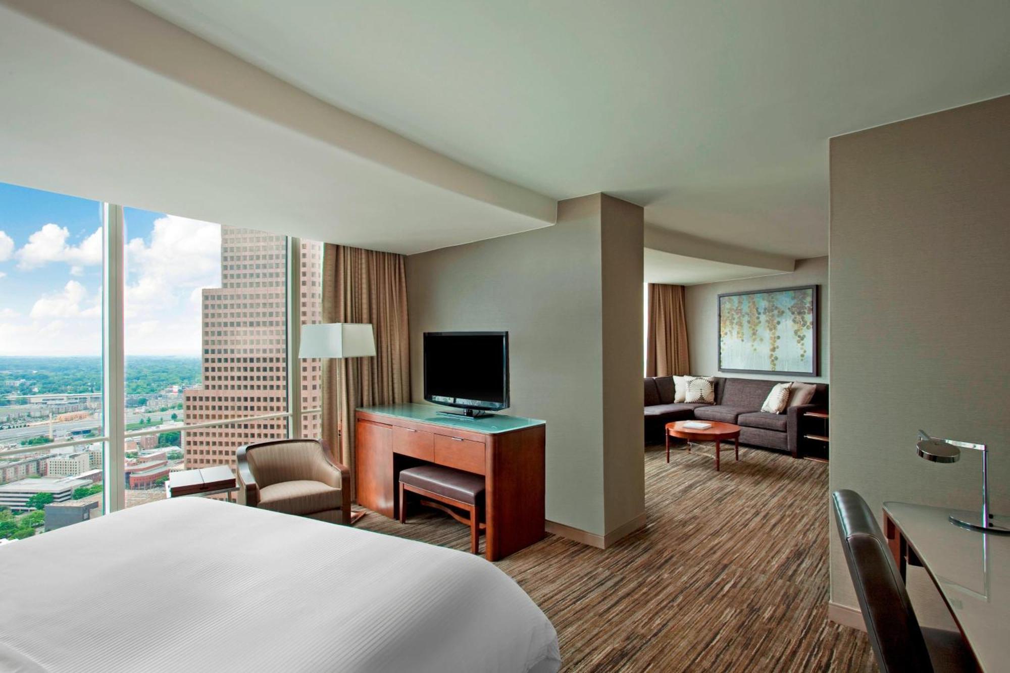 Executive Suite 1 Bedroom Junior Suite 1 King Mid floor