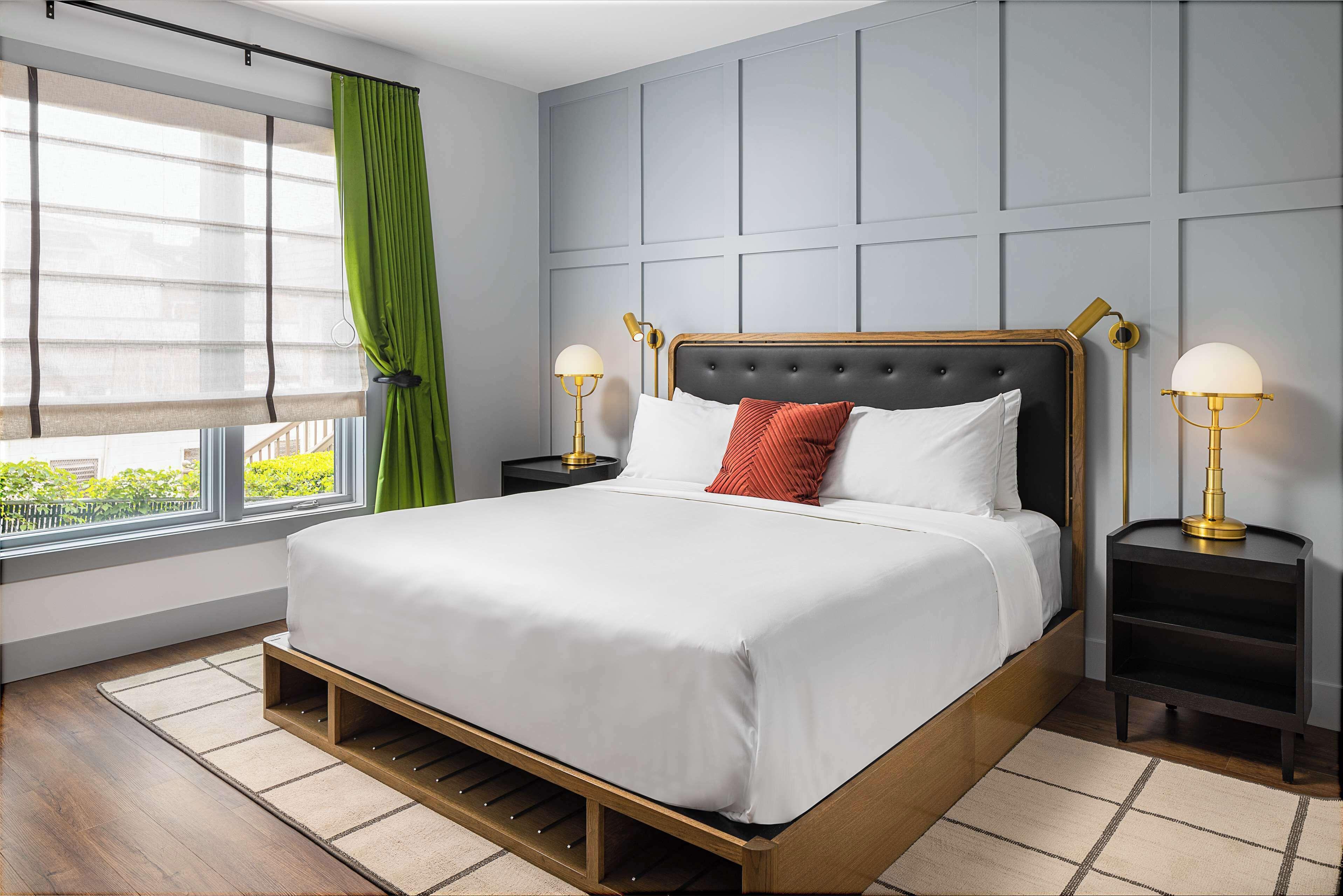 One-Bedroom King Suite