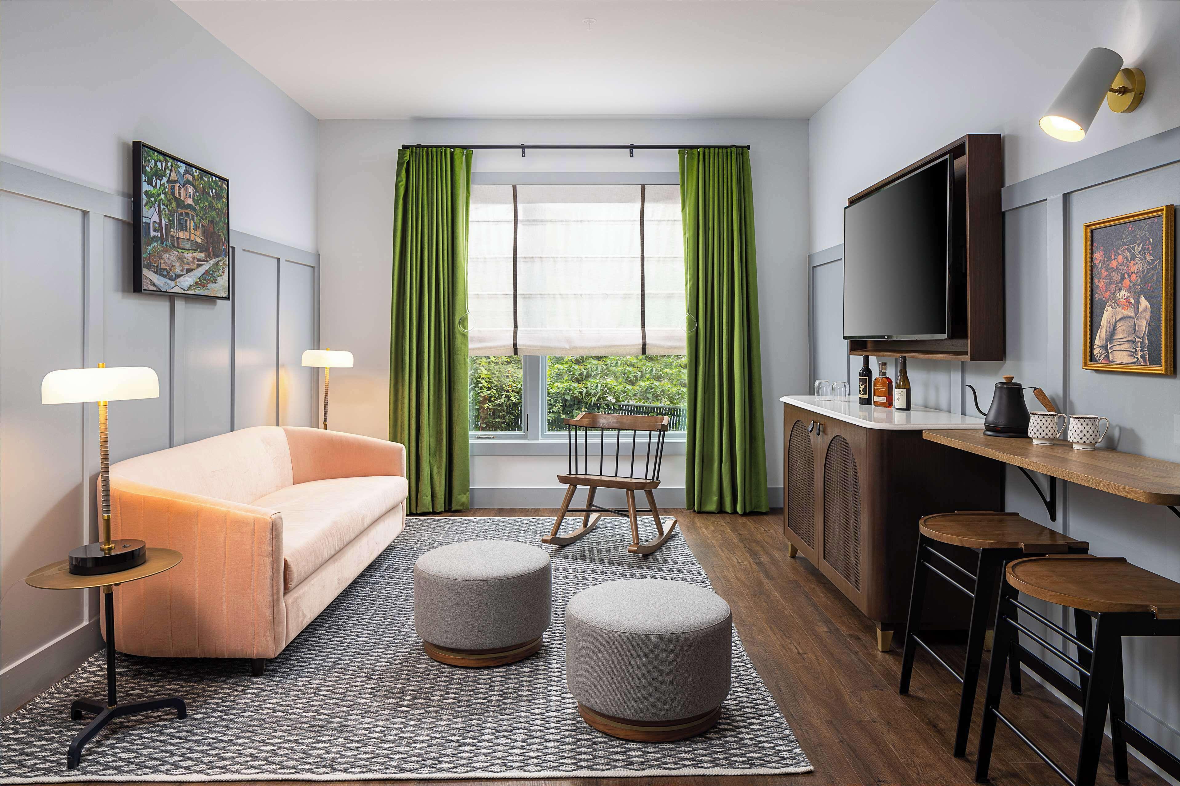 One-Bedroom King Suite