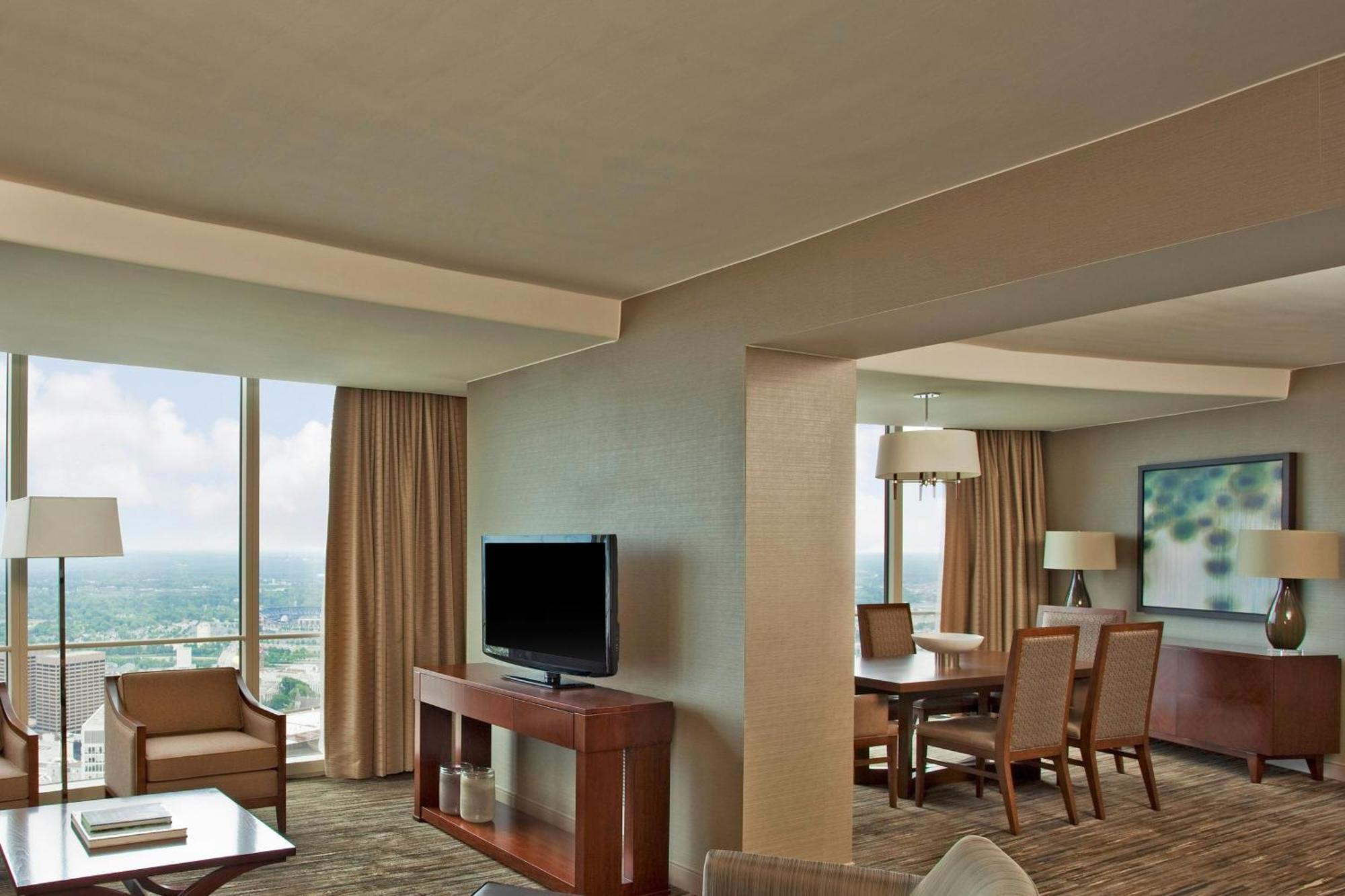 Guest room 1 King Skyline view High floor